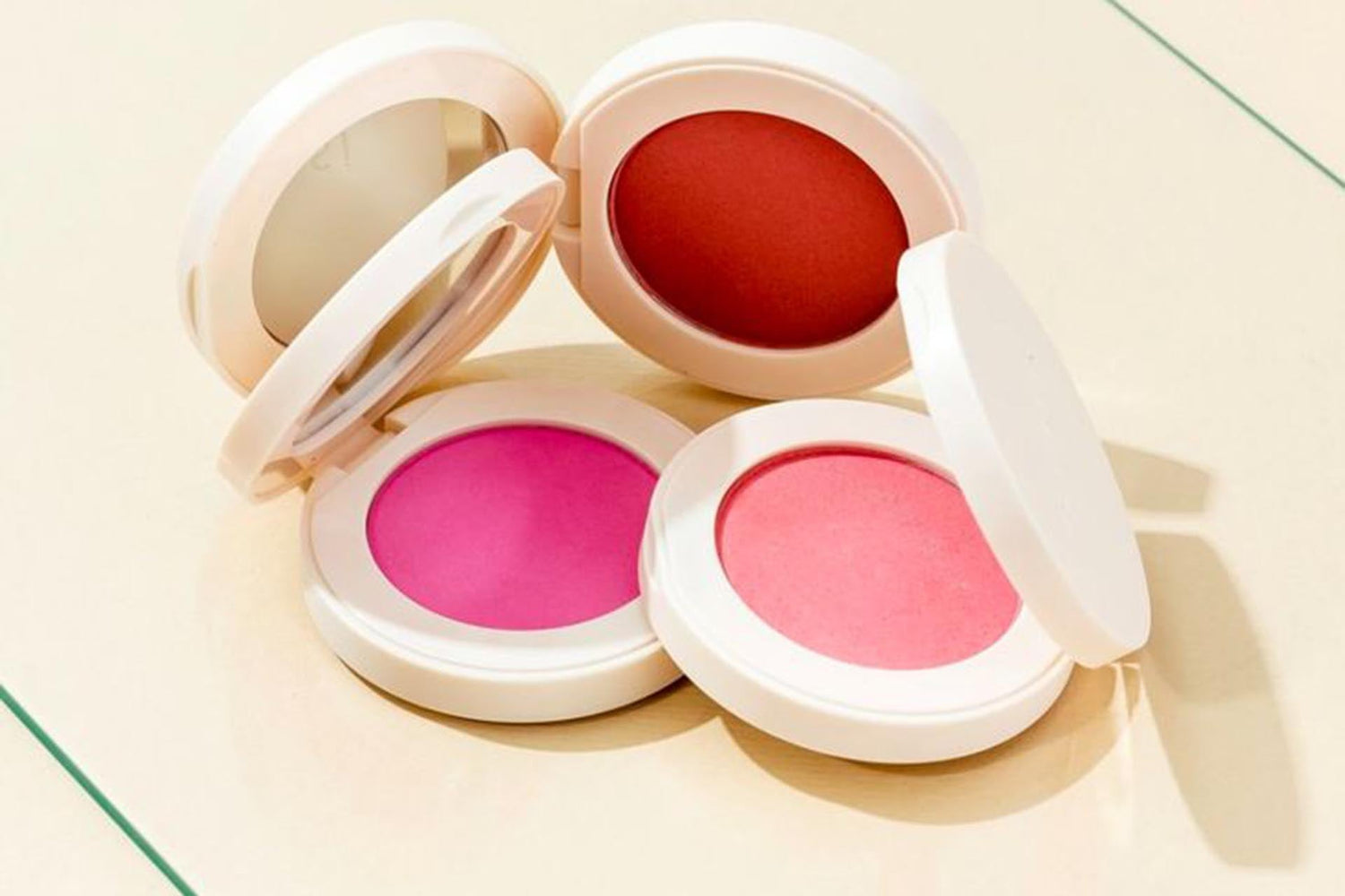 Velvique-buildable-blush-in-cream-and-powder – pink-shade-for-natural-glow