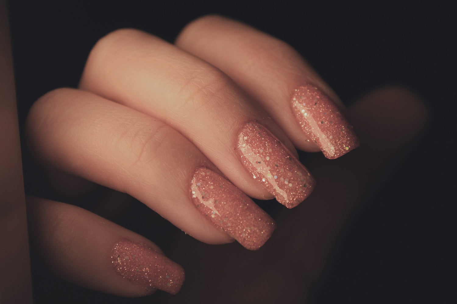 Velvique-gel-nail-polish-with-long-lasting-salon-quality-finish