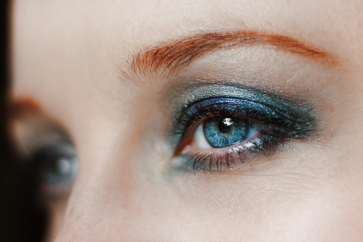Velvique-high-pigment-eyeshadow-palette-with-bold-shimmer-and-matte-shades