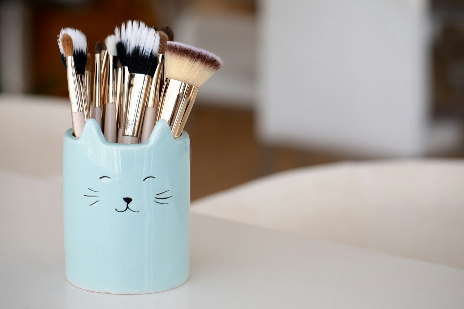 Velvique-premium-makeup-brush-set-with-soft-bristles-and-ergonomic-handles-for-flawless-blending-and-contouring